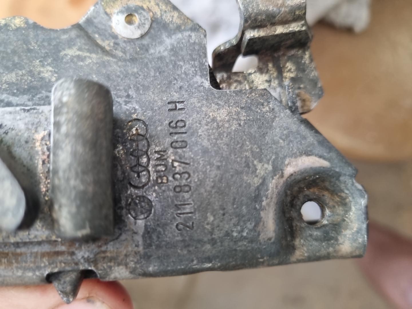 1979 T2 Bay Window Door Lock Mechanism